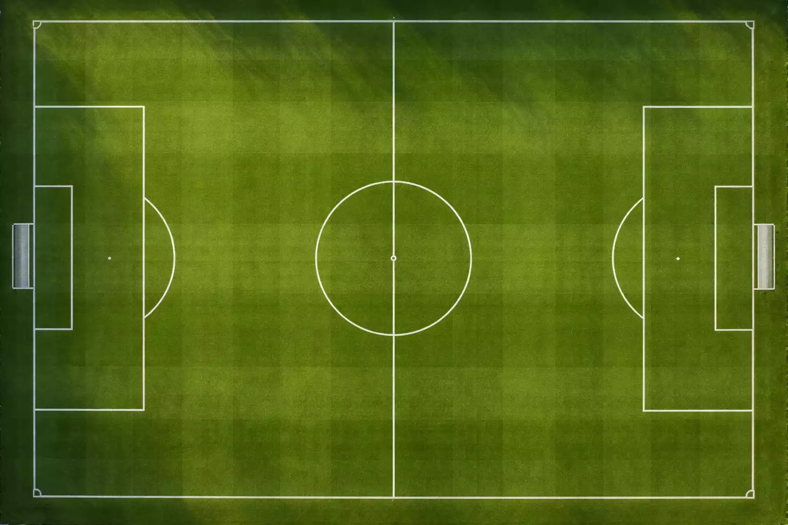 Campo da calcio visto dall'alto con linee tattiche